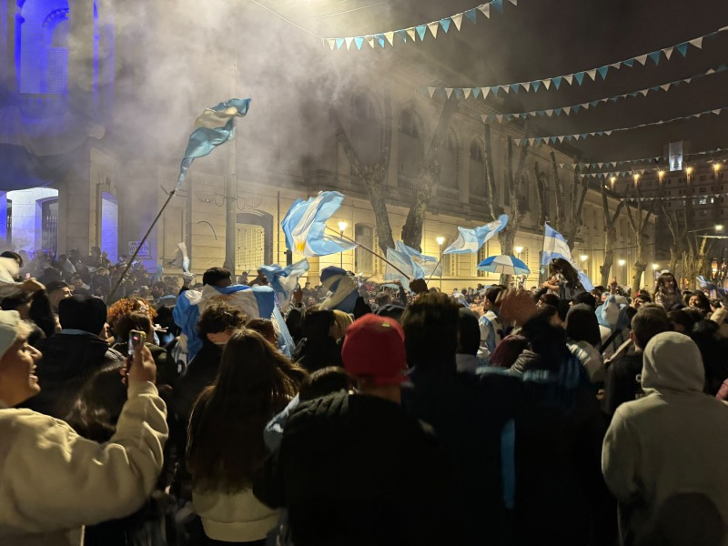 El centro fue una fiesta por el pase de la Selecci�n a semifinales
